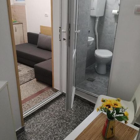 Mini Studio - One Traveller Appartamento Belgrado Esterno foto